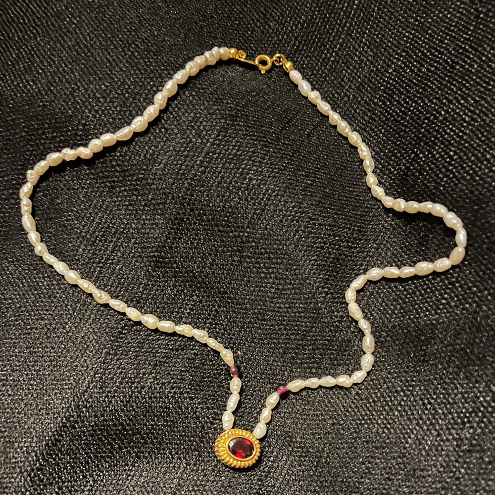 Elegant Pearl Necklace With Gold And Red Pendant - image 2